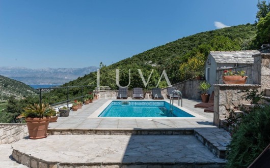 Dol, Brač, kamena kuća s pogledom na more na prodaju