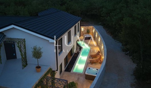 Krk, Vrbnik, luksuzna vila s bazenom na osami na prodaju