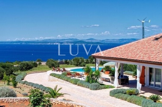 Hvar, Brusje, luksuzna vila s bazenom i pogledom na more na prodaju