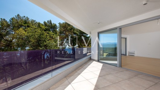 Opatija, luksuzna novogradnja s vrtom, stan NKP 125,81 m2