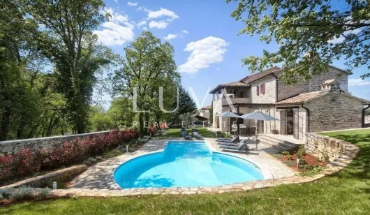 Istra, Tinjan, kamena vila 300 m2 s bazenom na prodaju