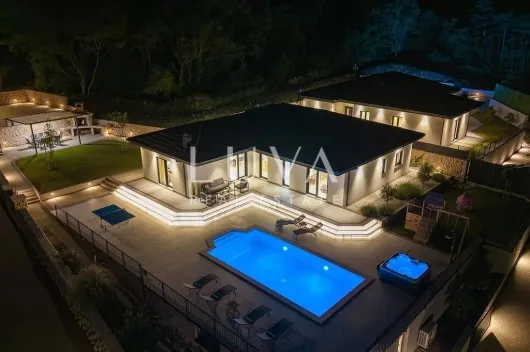 Imotski, moderna kuća s bazenom i panoramskim pogledom na prodaju, 150 m2