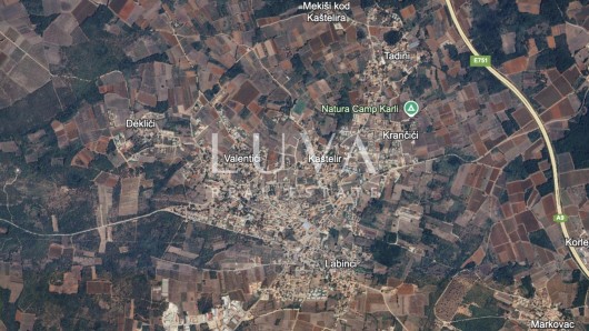 Istra, Kaštelir, atraktivno građevinsko zemljište s pogledom na more, 940 m2