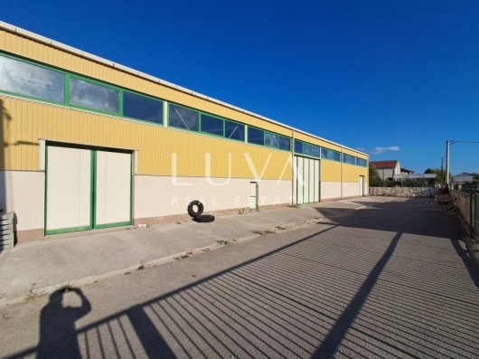 Skradin, Dubravice, hala za najam, 1000 m2