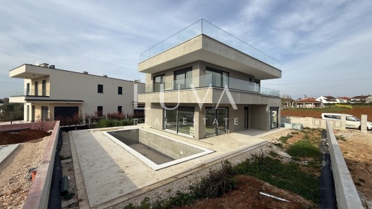 Poreč, moderna samostojeća kuća s bazenom i pogledom na more, 233 m²
