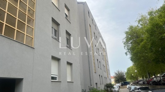Zadar, Bili Brig, prostran i opremljen 4S stan 87 m2 na prodaju