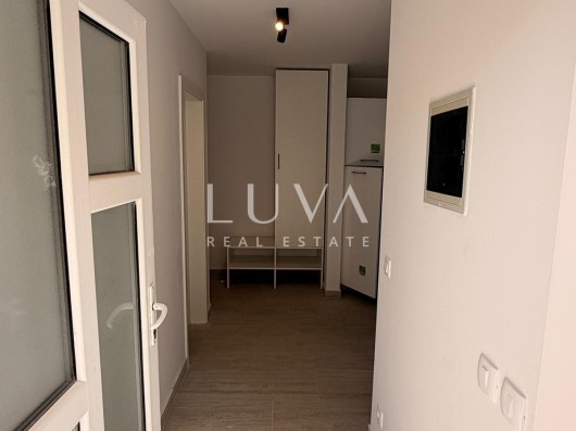 Novigrad, Istra, dvosoban stan s terasom, 1.500 m od mora, 39 m²