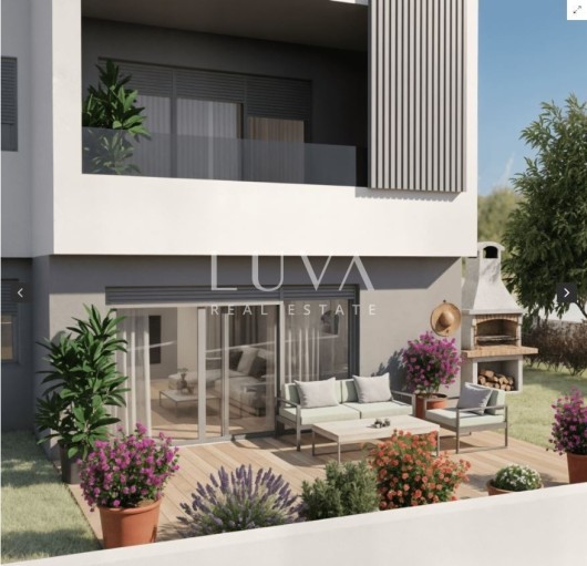 Kaštel Stari, 3S stan, vrt od 140m2 + parking mjesto u novogradnji