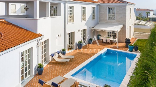 Istra, Poreč, luksuzna vila s bazenom, 288 m2 na prodaju